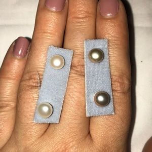 Bundle of pearl earrings